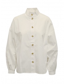 Camicie donna online: Selected Femme camicia a collo alto con bottoni di tartaruga