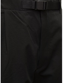 Goldwin One Tuck pantaloni affusolati neri con fibbia pantaloni uomo acquista online
